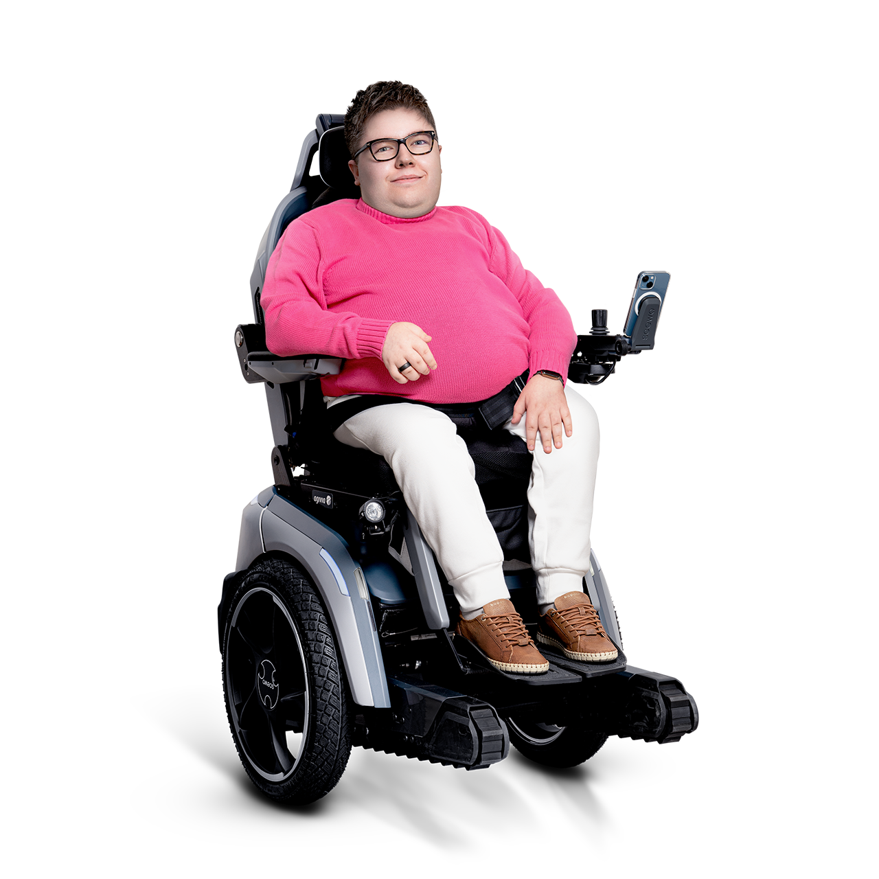 Kamil Tunkiewicz na spacerze na pomoście w Olsztynie na wózku elektrycznym