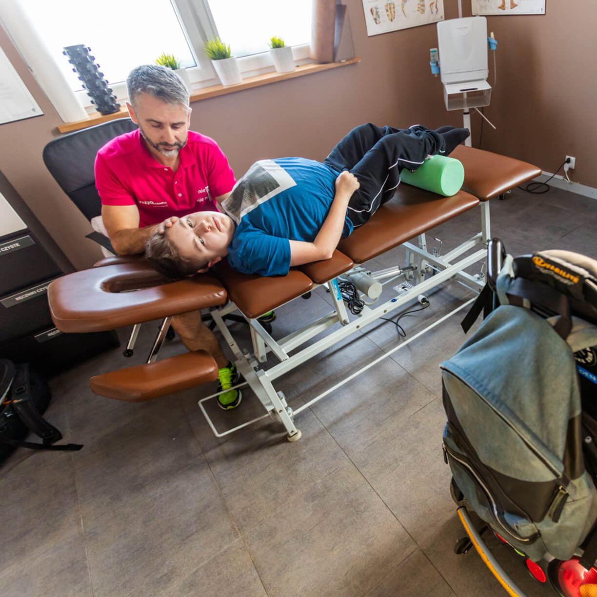 Kamil Tunkiewicz podczas rehabilitacji u fizjoterapeuty Daniela Godlewskiego